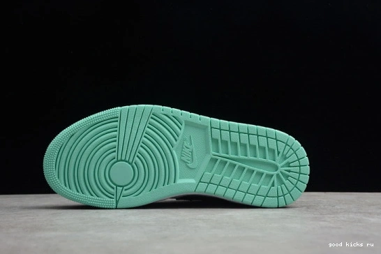 553558-117 Low Emerald 1 553558-117 Toe Jordan 0415